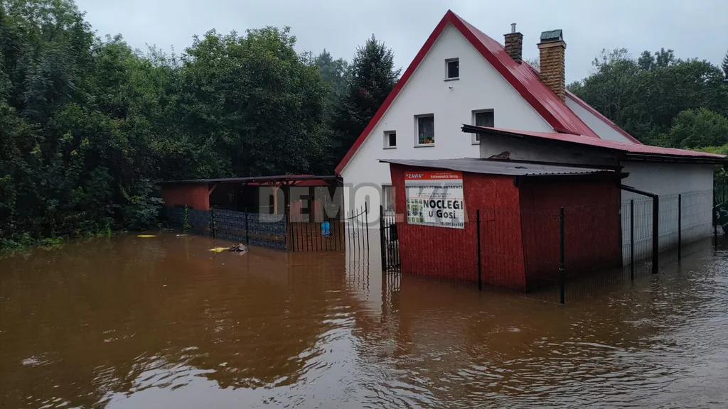 Główne zdjęcie wpisu: Powódź w Jeleniej Górze - Co robić po zalaniu? | DEMOLKA